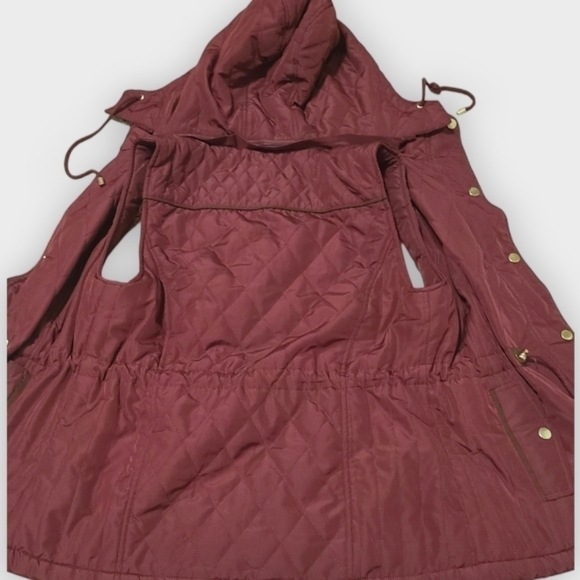 Love Tree Soft Sherpa lined Quilted Puffer Vest with Removable Hood and Pockets - Picture 2 of 6